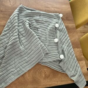 NWOT gray poncho with white accents